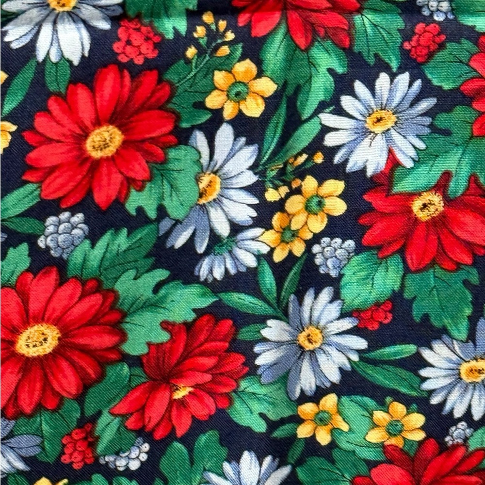 The Fold & The Beautiful Floral Dining Linen Set Tablecloth Runner Napkins - Picture 6 of 10